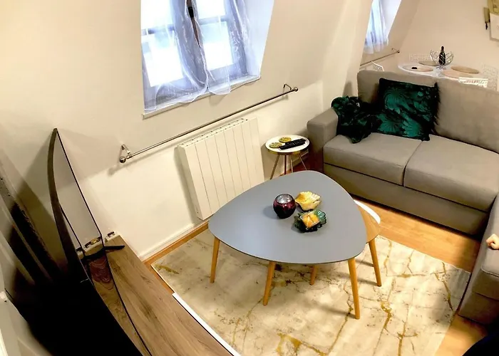 Apartamento La Tour De Jeanne : Hypercentre Charme Et Design