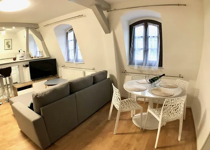 Apartamento La Tour De Jeanne : Hypercentre Charme Et Design Ruão